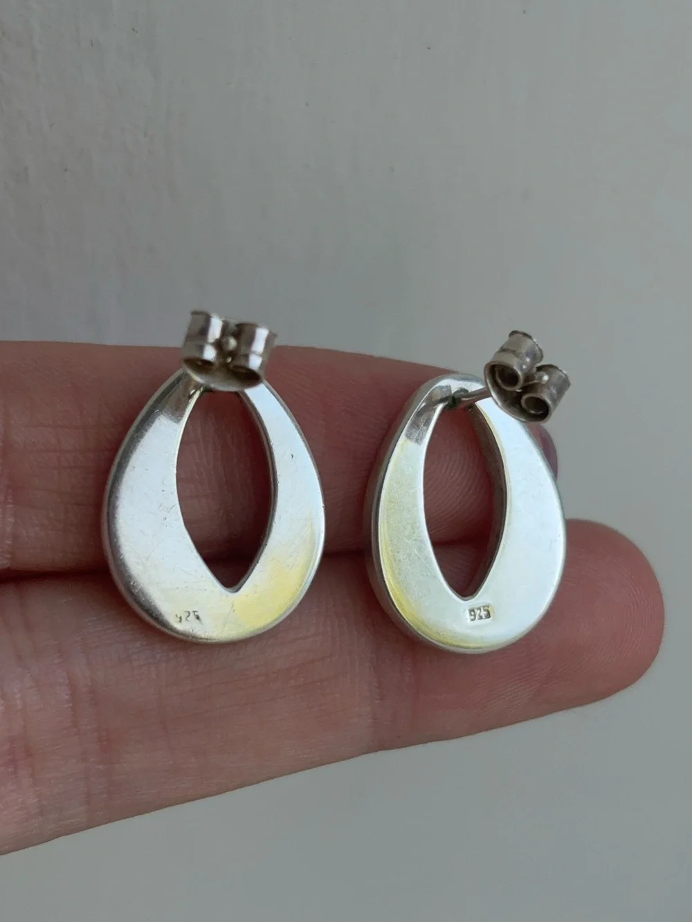 Sterling Silver Mother of Pearl Vintage Pear Shape Teardrop Open Stud Earrings